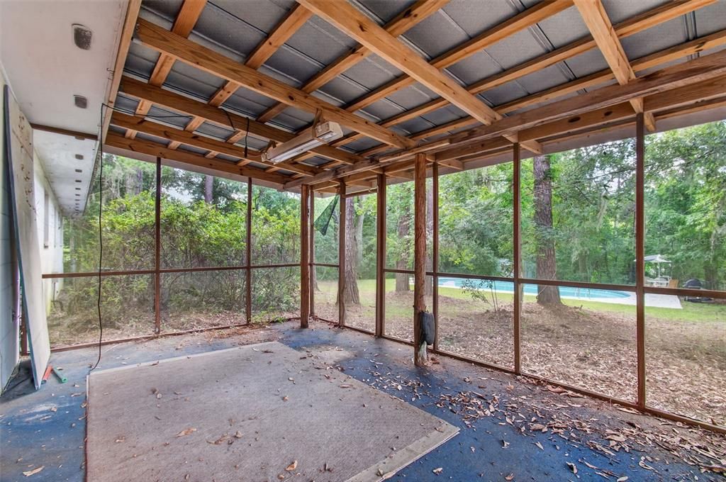 Active With Contract: $285,000 (4 beds, 2 baths, 1500 Square Feet)