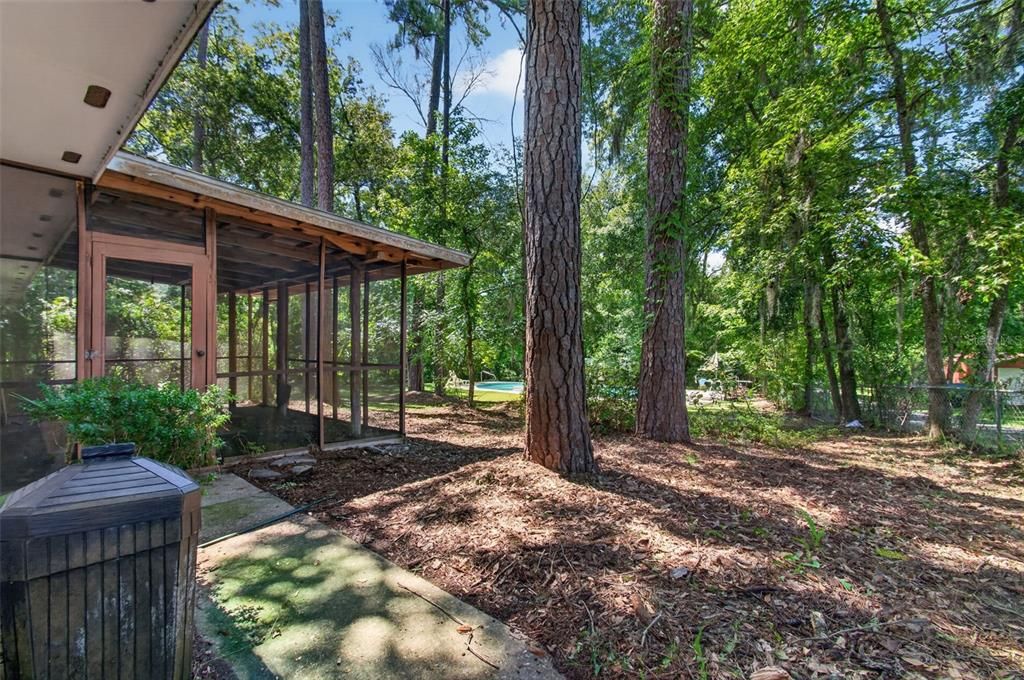 Active With Contract: $285,000 (4 beds, 2 baths, 1500 Square Feet)