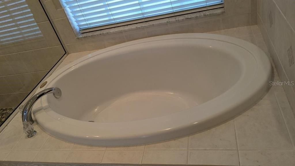 For Rent: $3,600 (5 beds, 3 baths, 2790 Square Feet)