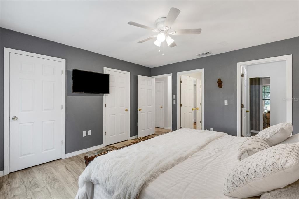 For Sale: $570,000 (3 beds, 2 baths, 2090 Square Feet)