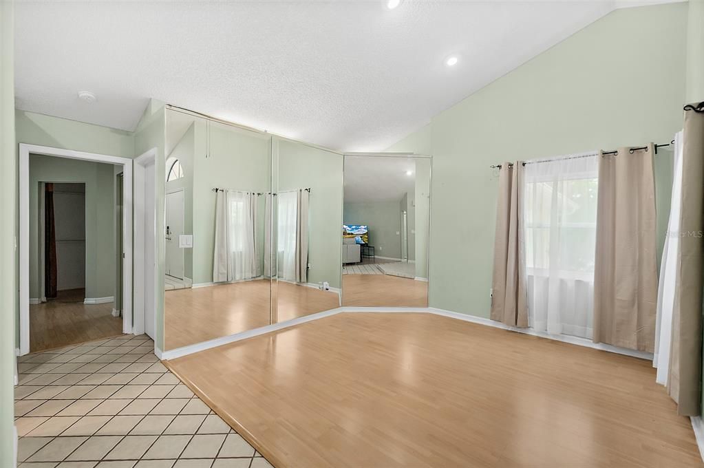 На продажу: $279,900 (3 спален, 2 ванн, 1761 Квадратных фут)