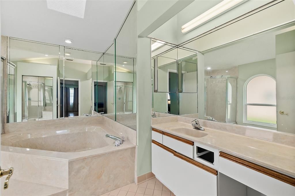 На продажу: $279,900 (3 спален, 2 ванн, 1761 Квадратных фут)