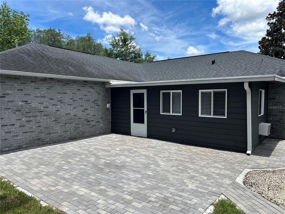 For Sale: $355,000 (4 beds, 2 baths, 1886 Square Feet)