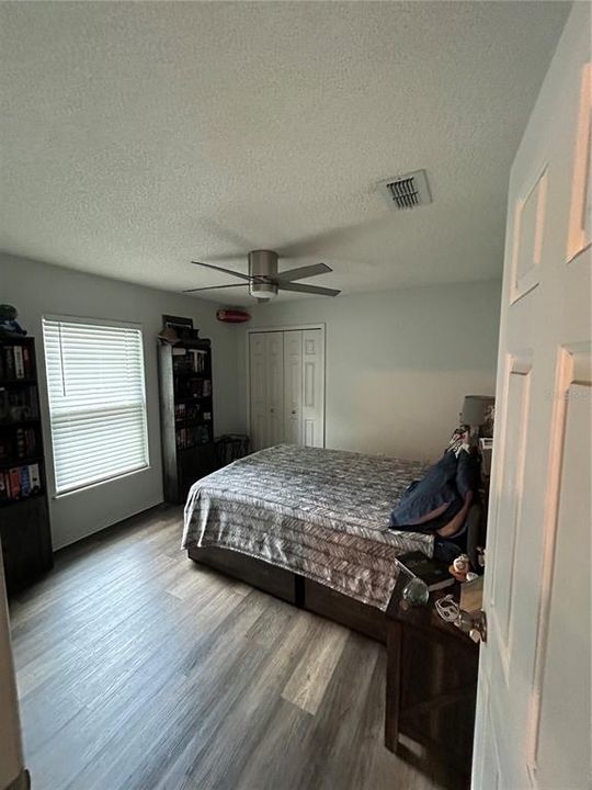 For Sale: $355,000 (4 beds, 2 baths, 1886 Square Feet)