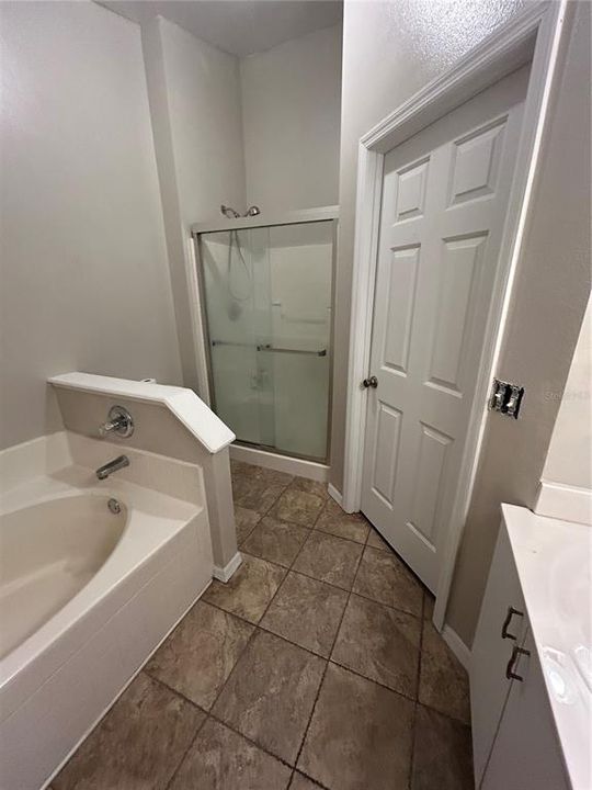For Sale: $355,000 (4 beds, 2 baths, 1886 Square Feet)