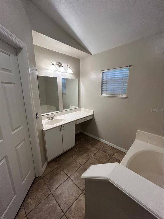 For Sale: $355,000 (4 beds, 2 baths, 1886 Square Feet)