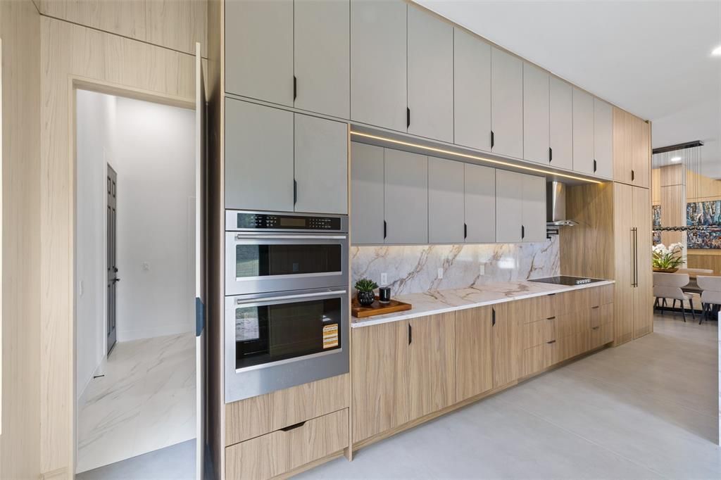 На продажу: $4,590,000 (5 спален, 5 ванн, 5004 Квадратных фут)