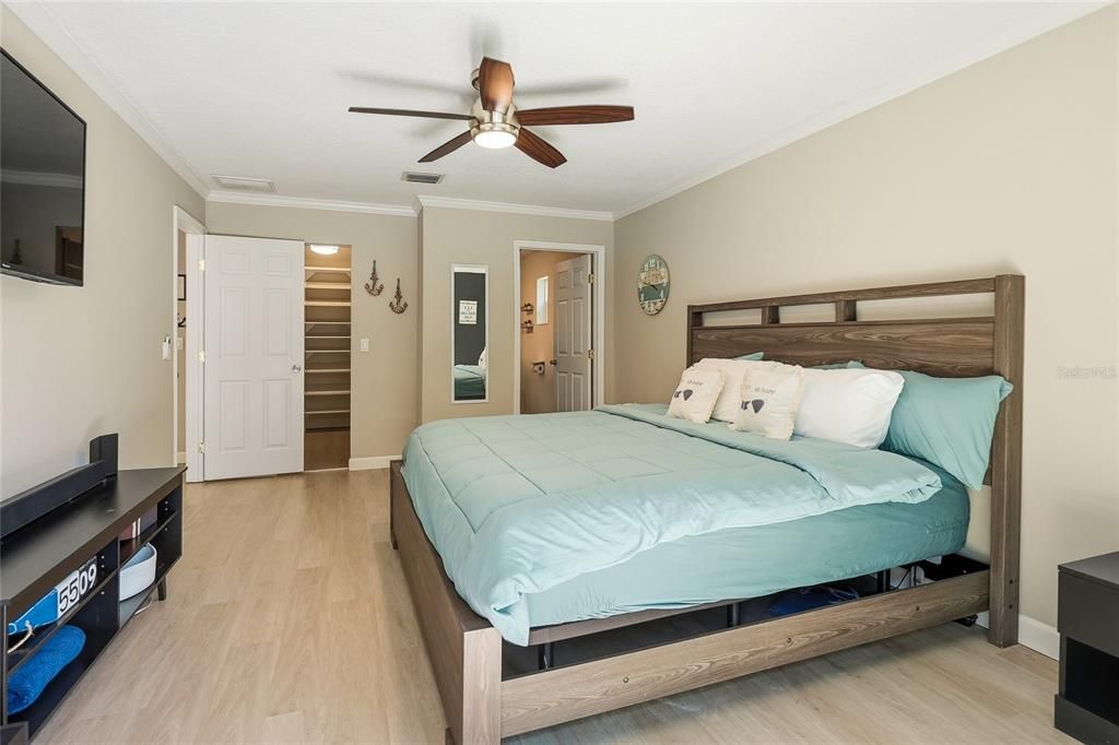 En Renta: $3,995 (3 camas, 3 baños, 1633 Pies cuadrados)