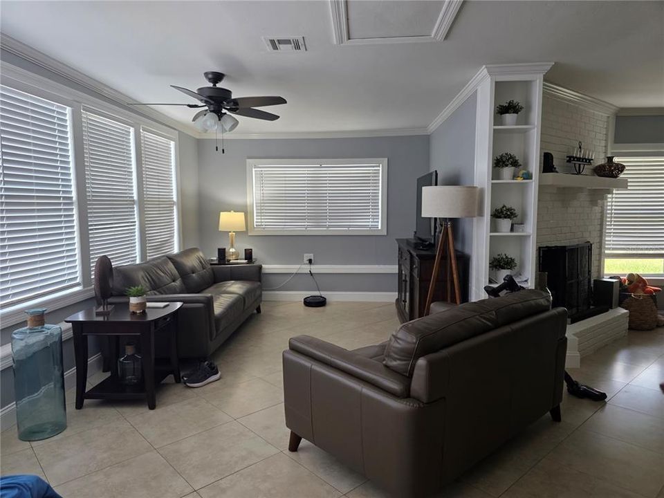En Venta: $399,000 (4 camas, 3 baños, 1827 Pies cuadrados)