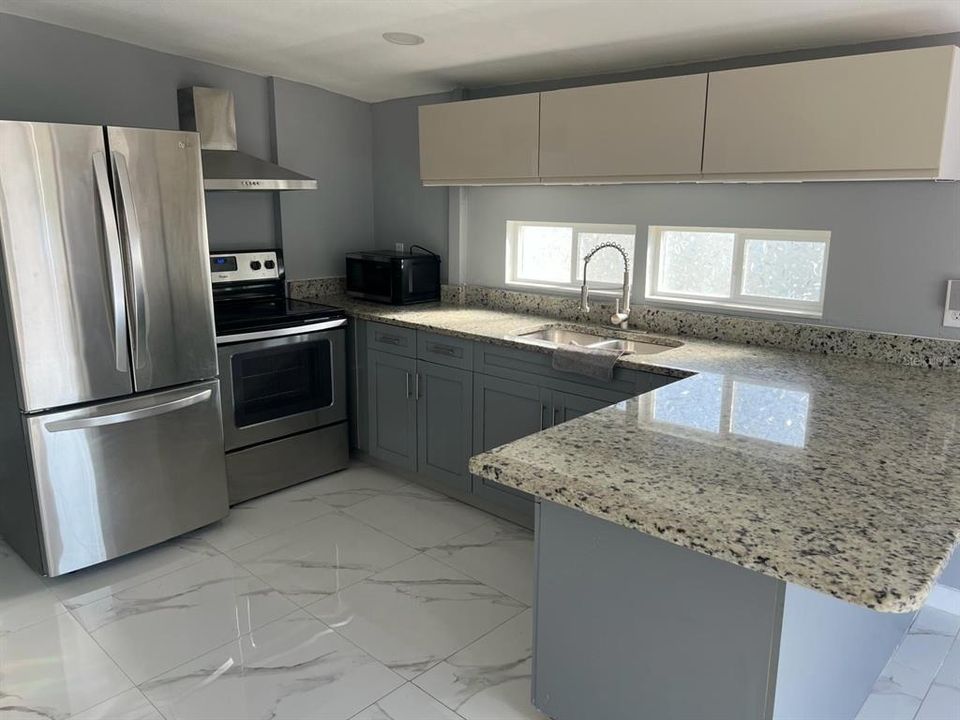 En Venta: $399,000 (4 camas, 3 baños, 1827 Pies cuadrados)