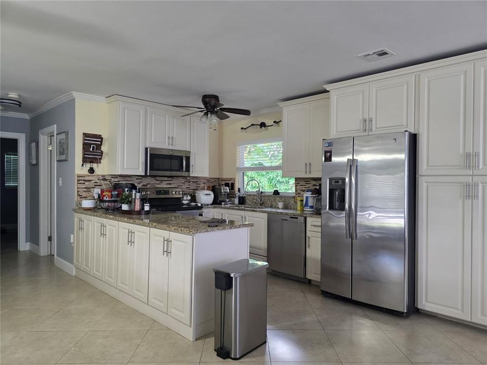 En Venta: $399,000 (4 camas, 3 baños, 1827 Pies cuadrados)