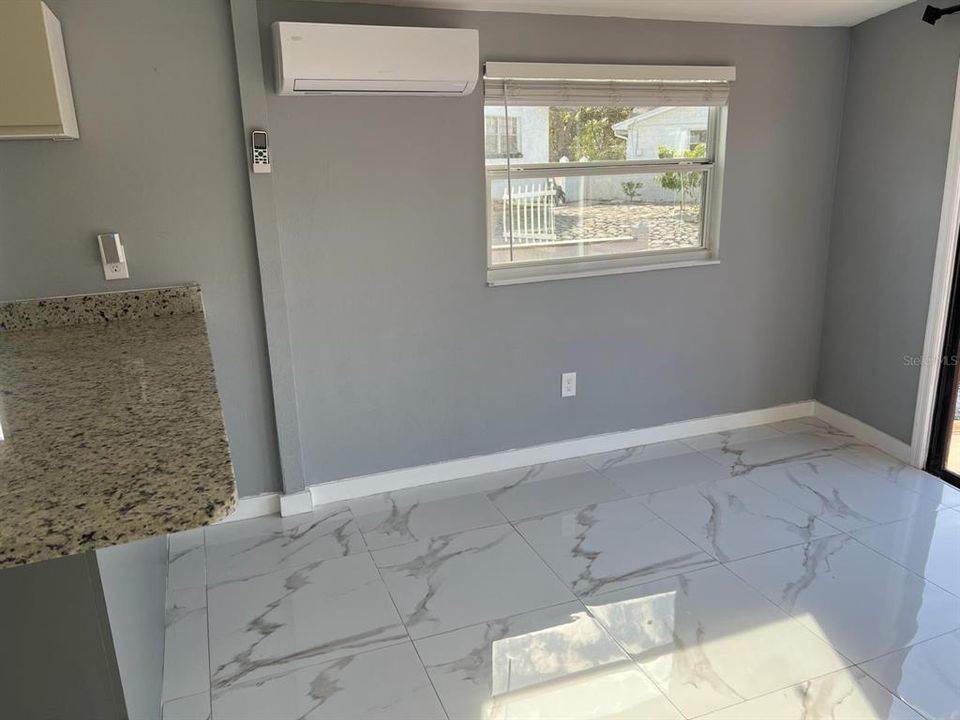 En Venta: $399,000 (4 camas, 3 baños, 1827 Pies cuadrados)