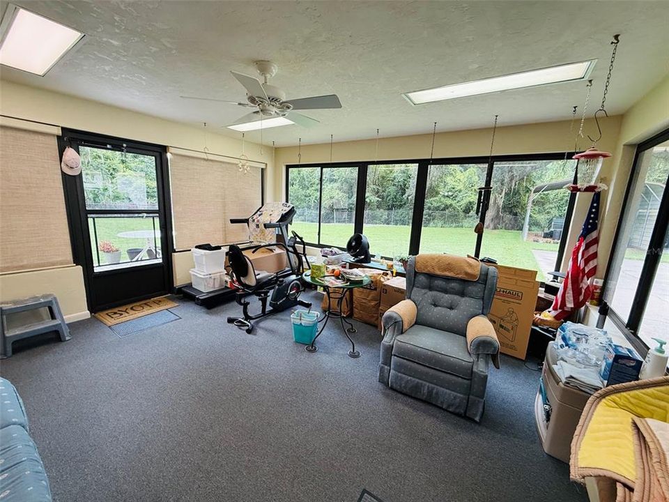 For Sale: $320,000 (3 beds, 2 baths, 1916 Square Feet)