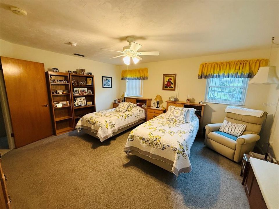For Sale: $320,000 (3 beds, 2 baths, 1916 Square Feet)