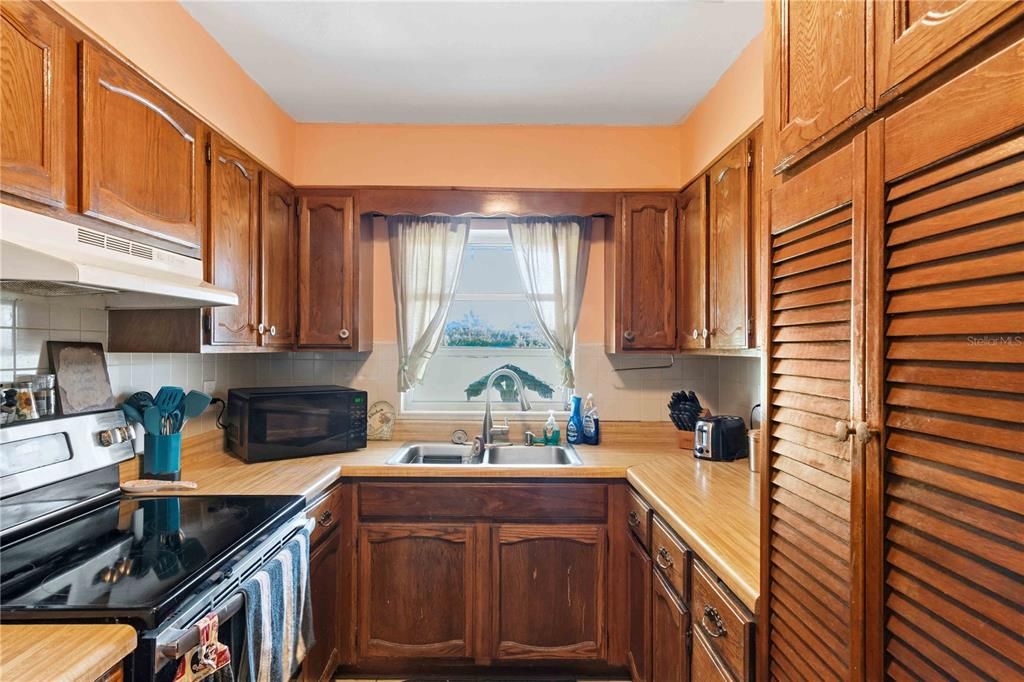 На продажу: $190,000 (2 спален, 2 ванн, 1386 Квадратных фут)
