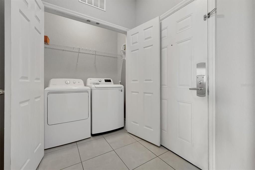 На продажу: $425,000 (2 спален, 2 ванн, 1112 Квадратных фут)