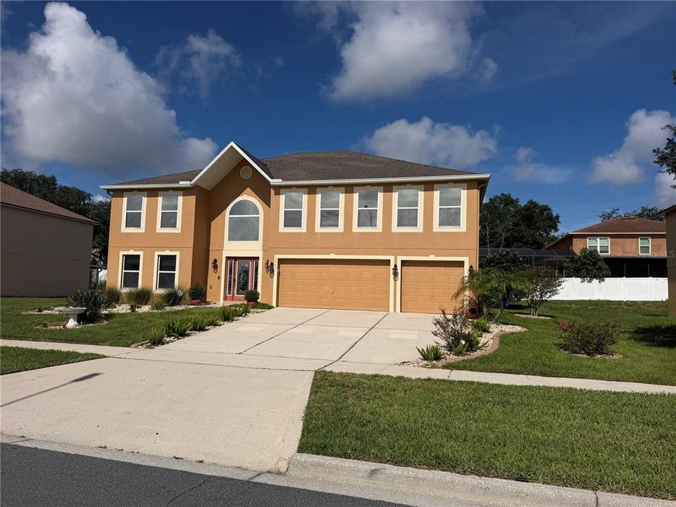 For Rent: $3,400 (6 beds, 4 baths, 3952 Square Feet)