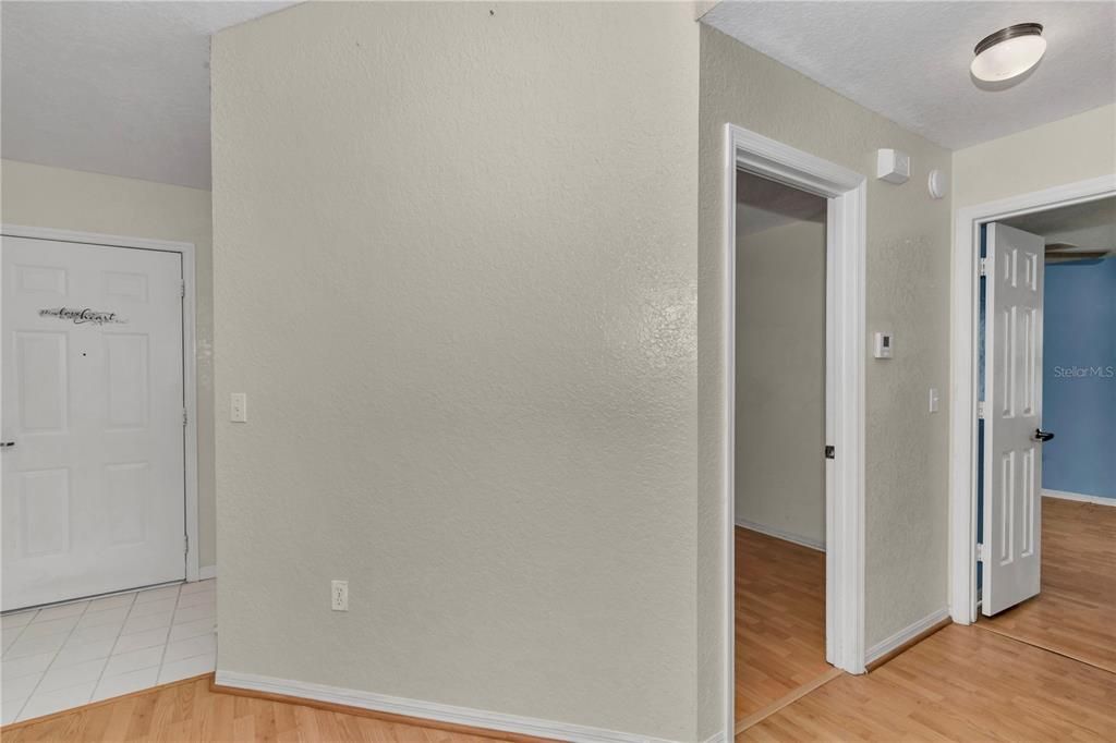 For Sale: $224,900 (2 beds, 2 baths, 1062 Square Feet)