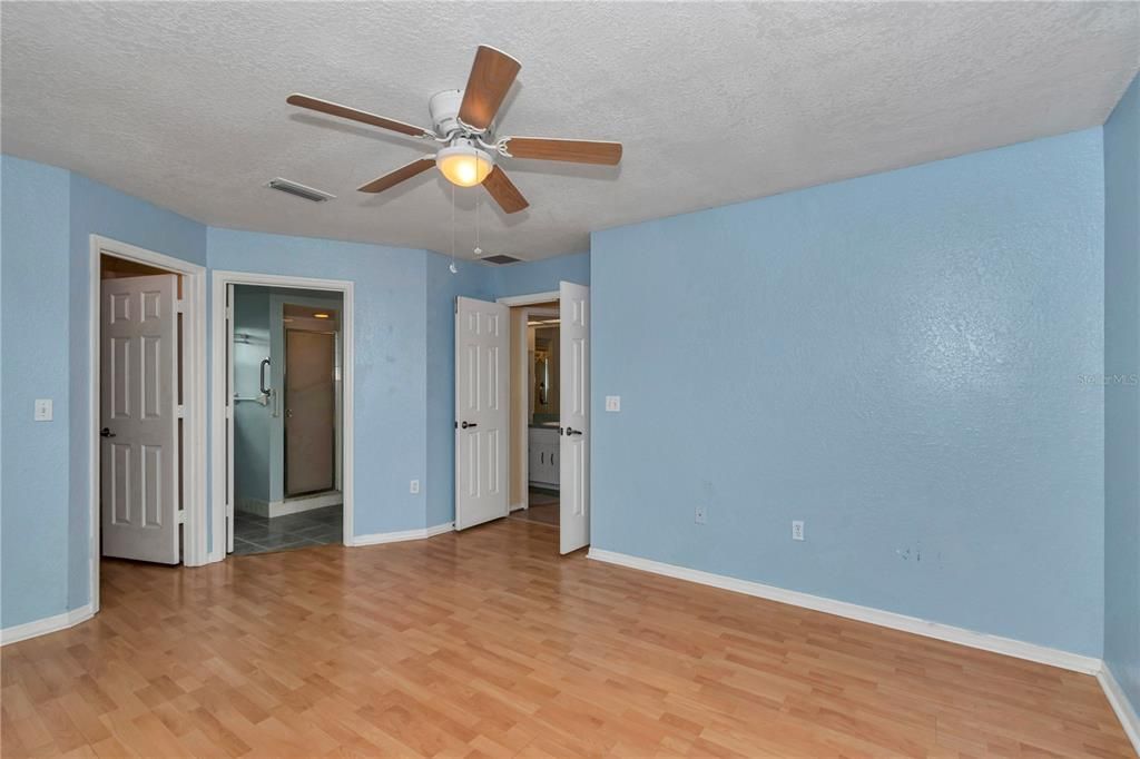 For Sale: $224,900 (2 beds, 2 baths, 1062 Square Feet)