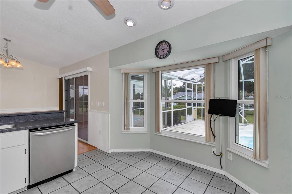 For Sale: $224,900 (2 beds, 2 baths, 1062 Square Feet)