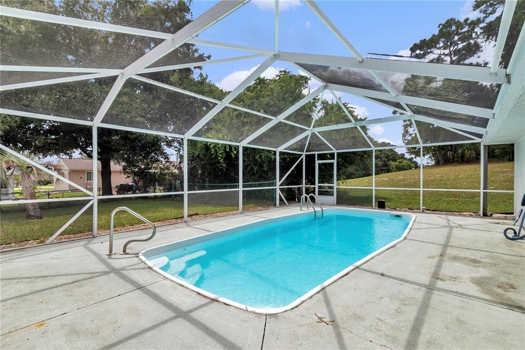 For Sale: $224,900 (2 beds, 2 baths, 1062 Square Feet)