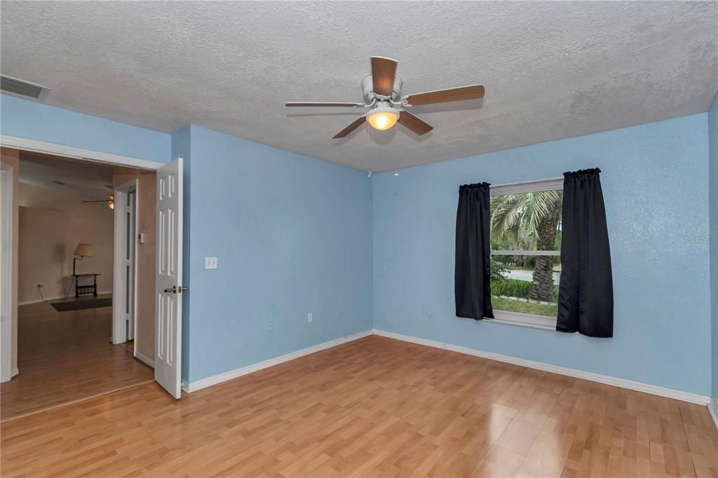 For Sale: $224,900 (2 beds, 2 baths, 1062 Square Feet)