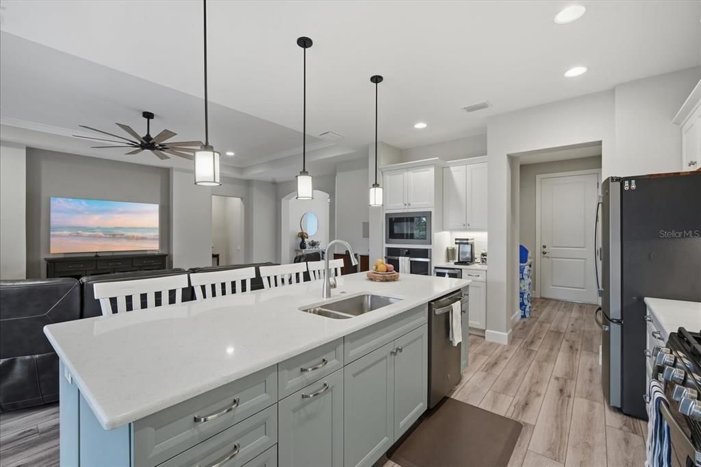 For Sale: $500,000 (3 beds, 2 baths, 2079 Square Feet)