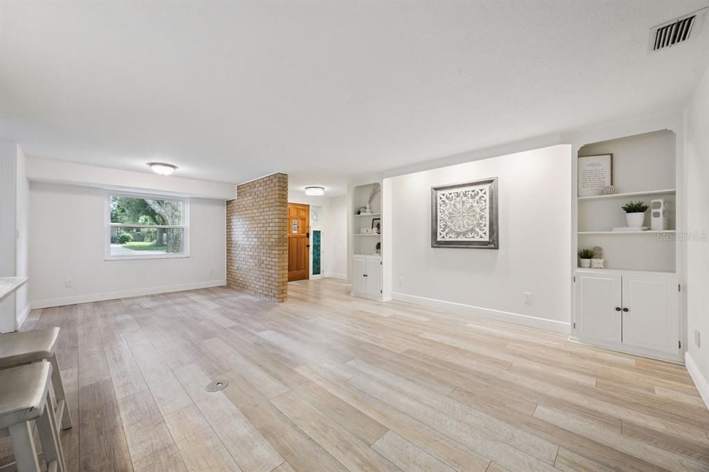 : $425,000 (3 camas, 2 baños, 1988 Pies cuadrados)