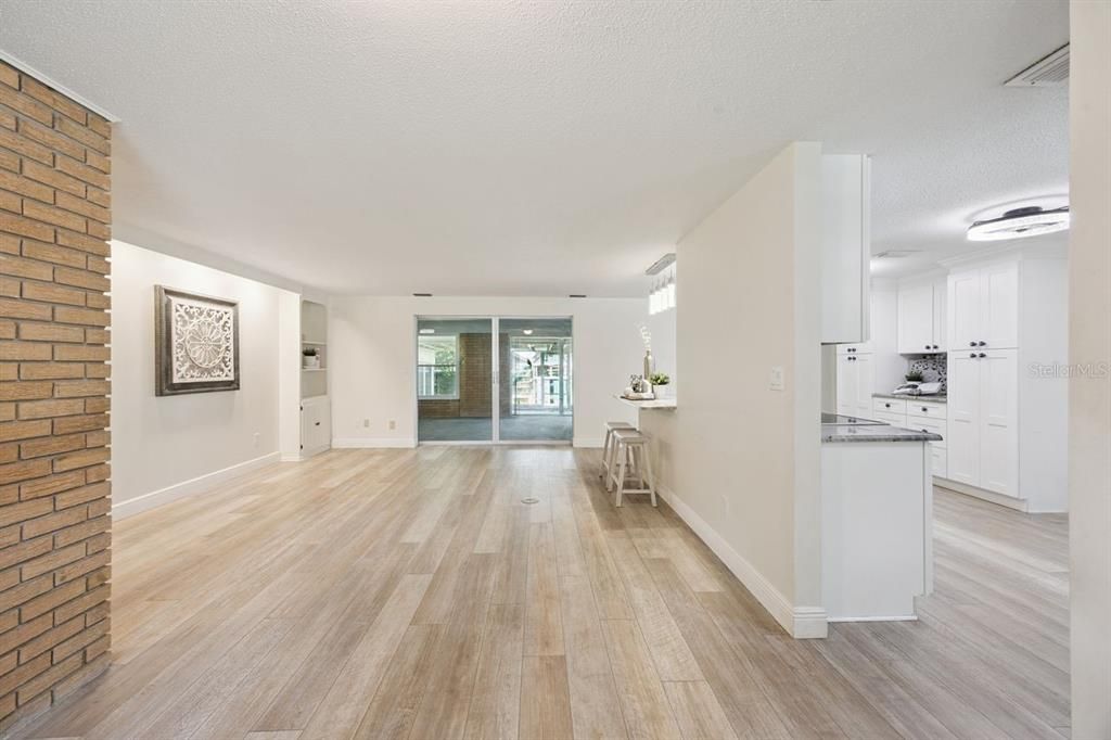 : $425,000 (3 camas, 2 baños, 1988 Pies cuadrados)