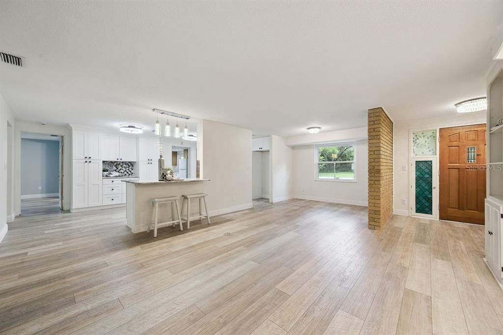 : $425,000 (3 camas, 2 baños, 1988 Pies cuadrados)