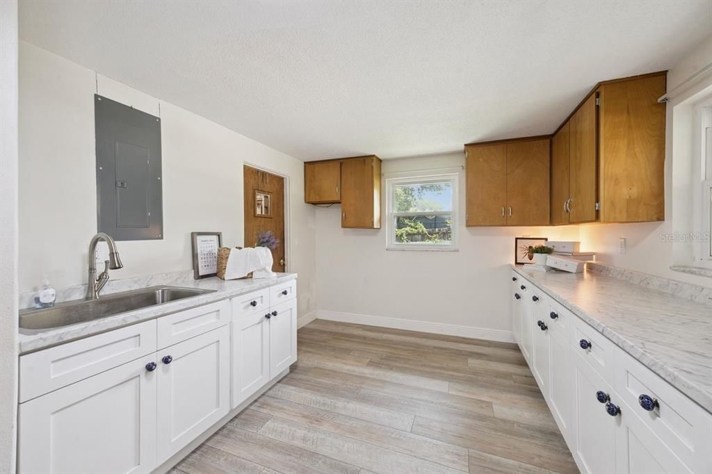 : $425,000 (3 camas, 2 baños, 1988 Pies cuadrados)