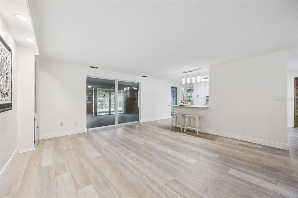 : $425,000 (3 camas, 2 baños, 1988 Pies cuadrados)