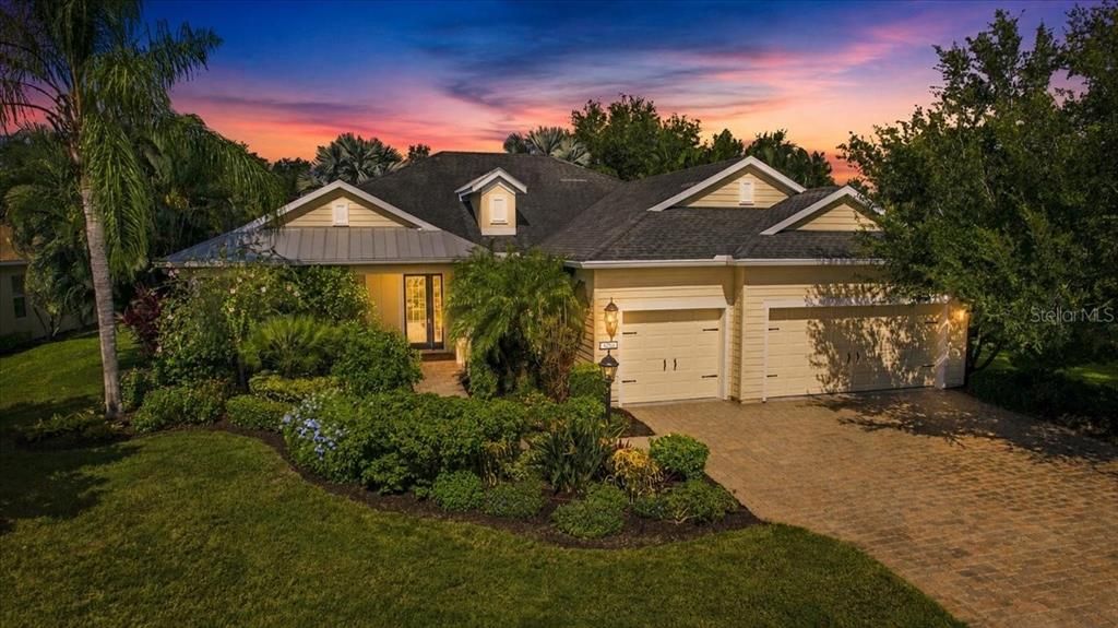 En Venta: $759,000 (3 camas, 3 baños, 2472 Pies cuadrados)