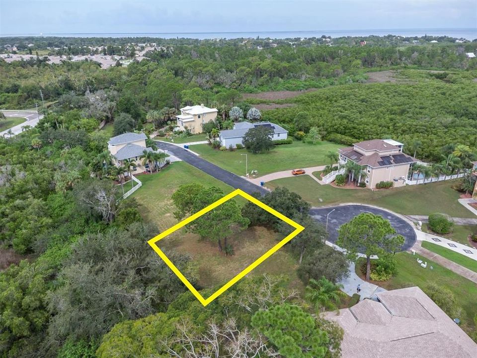 На продажу: $86,000 (0.29 acres)