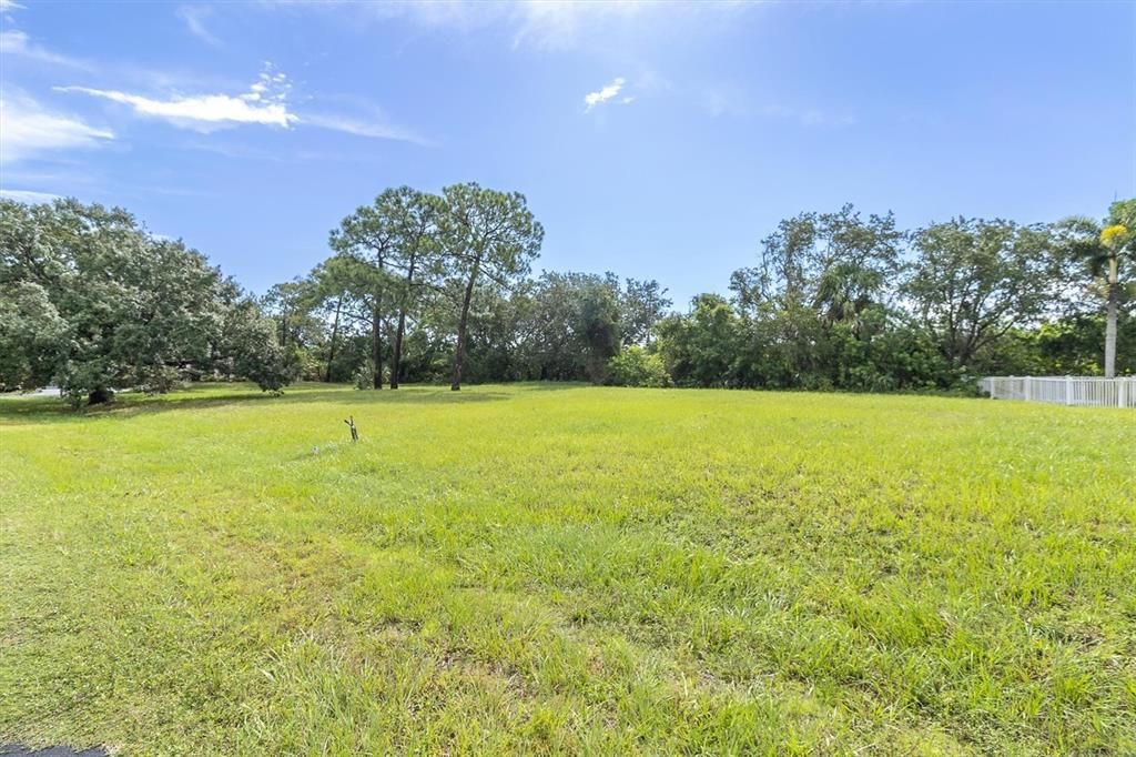 На продажу: $86,000 (0.29 acres)