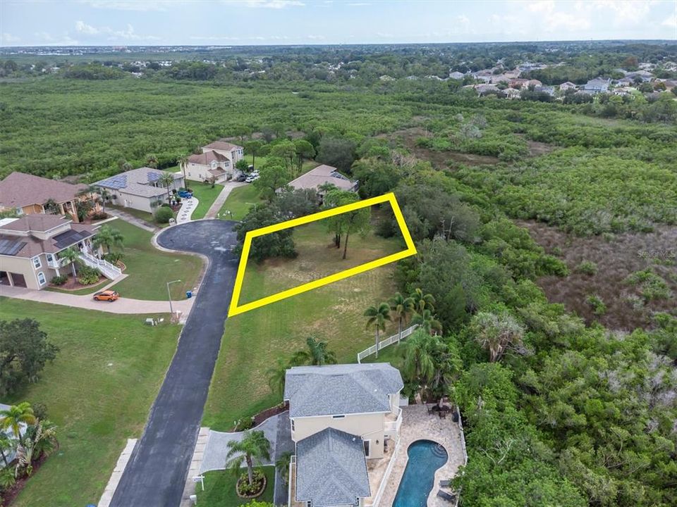 На продажу: $86,000 (0.29 acres)