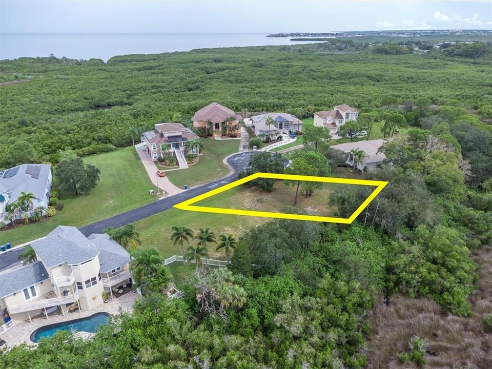 На продажу: $86,000 (0.29 acres)