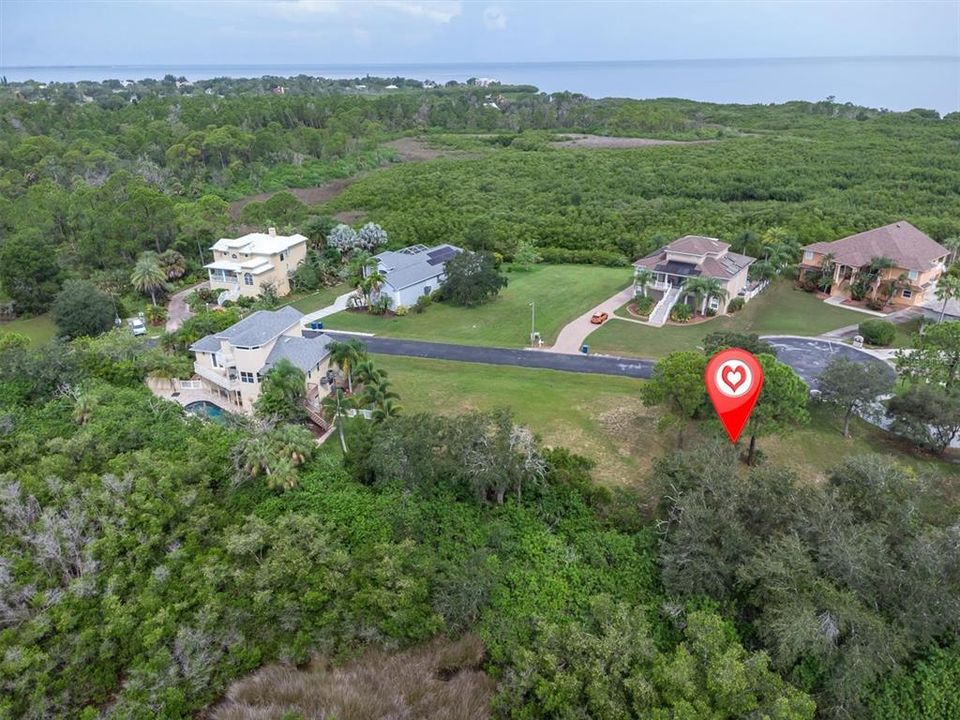 На продажу: $86,000 (0.29 acres)