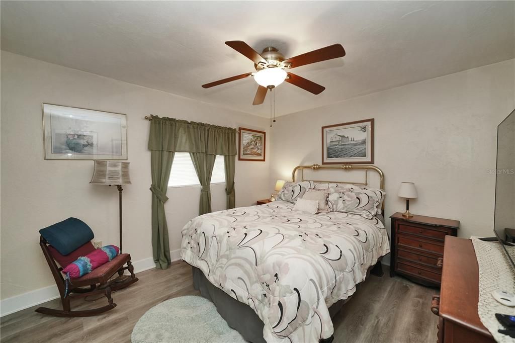 For Sale: $475,000 (3 beds, 2 baths, 2201 Square Feet)