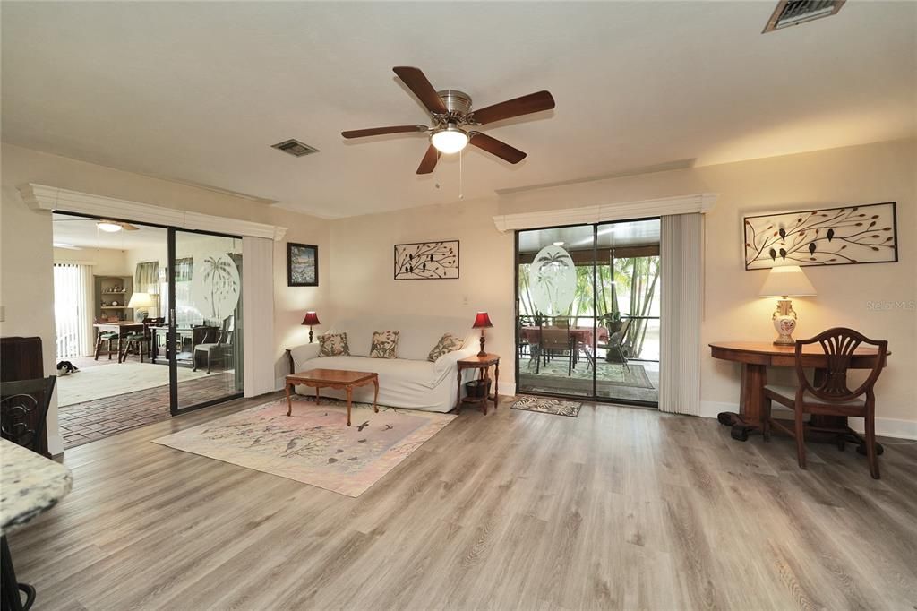For Sale: $475,000 (3 beds, 2 baths, 2201 Square Feet)