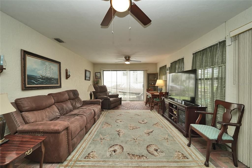For Sale: $475,000 (3 beds, 2 baths, 2201 Square Feet)