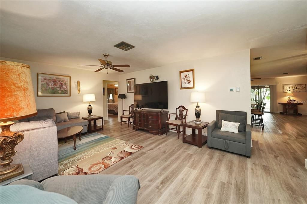 For Sale: $475,000 (3 beds, 2 baths, 2201 Square Feet)