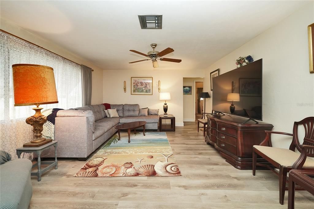 For Sale: $475,000 (3 beds, 2 baths, 2201 Square Feet)