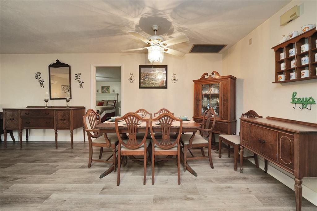 For Sale: $475,000 (3 beds, 2 baths, 2201 Square Feet)