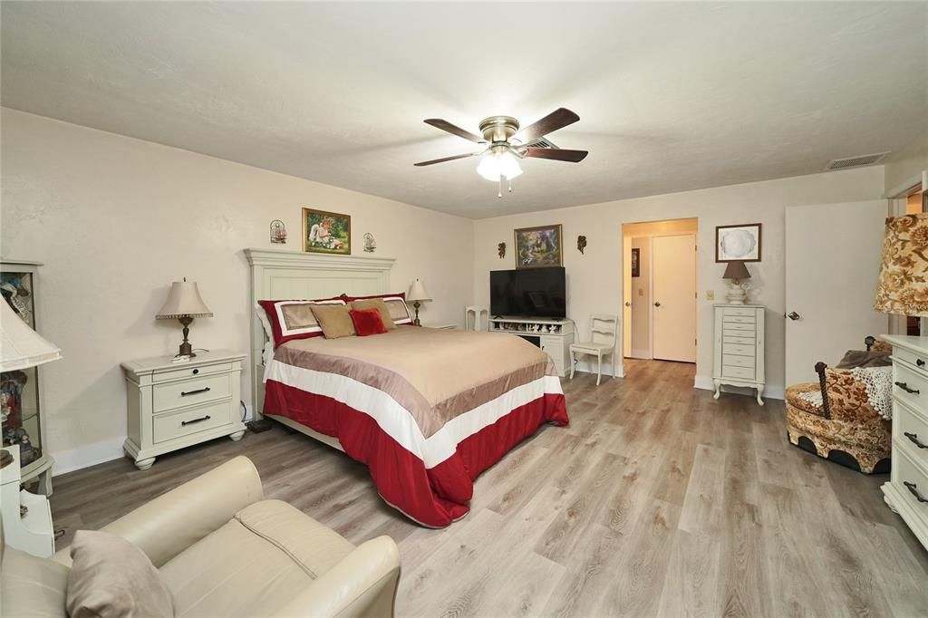 For Sale: $475,000 (3 beds, 2 baths, 2201 Square Feet)