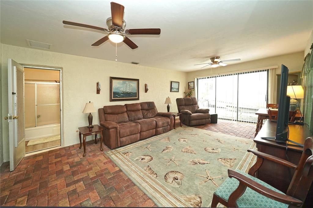 For Sale: $475,000 (3 beds, 2 baths, 2201 Square Feet)