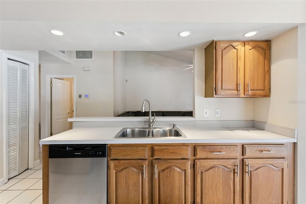 En Venta: $525,000 (4 camas, 3 baños, 2176 Pies cuadrados)