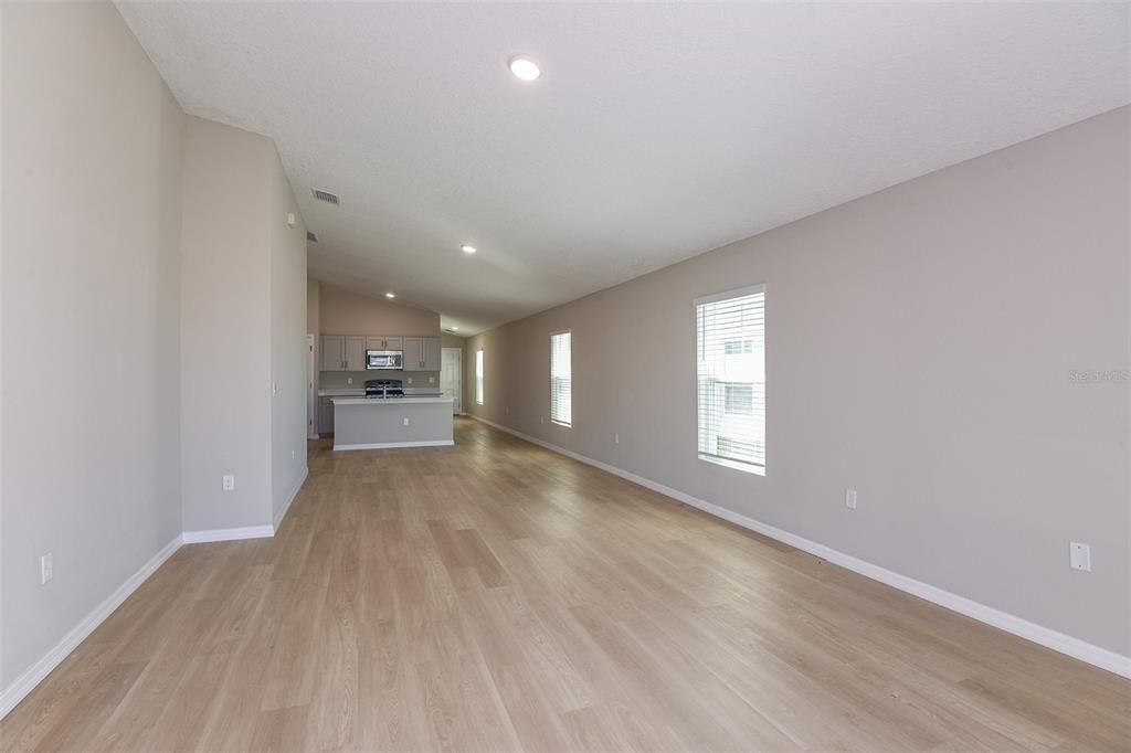For Sale: $294,999 (3 beds, 2 baths, 1615 Square Feet)