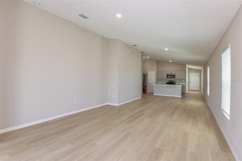 For Sale: $294,999 (3 beds, 2 baths, 1615 Square Feet)