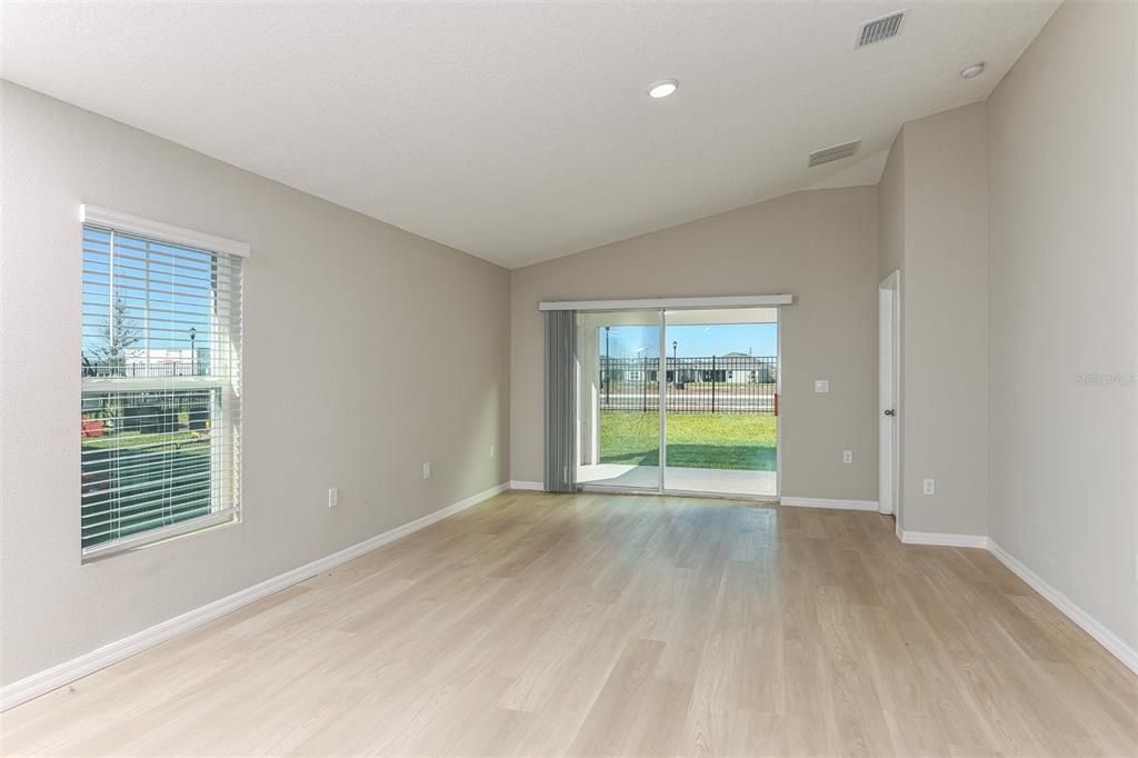 For Sale: $294,999 (3 beds, 2 baths, 1615 Square Feet)